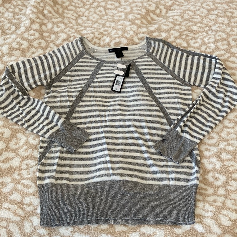 Marc By Marc Jacobs: Brand New knitting top, size M, silver grey and white.